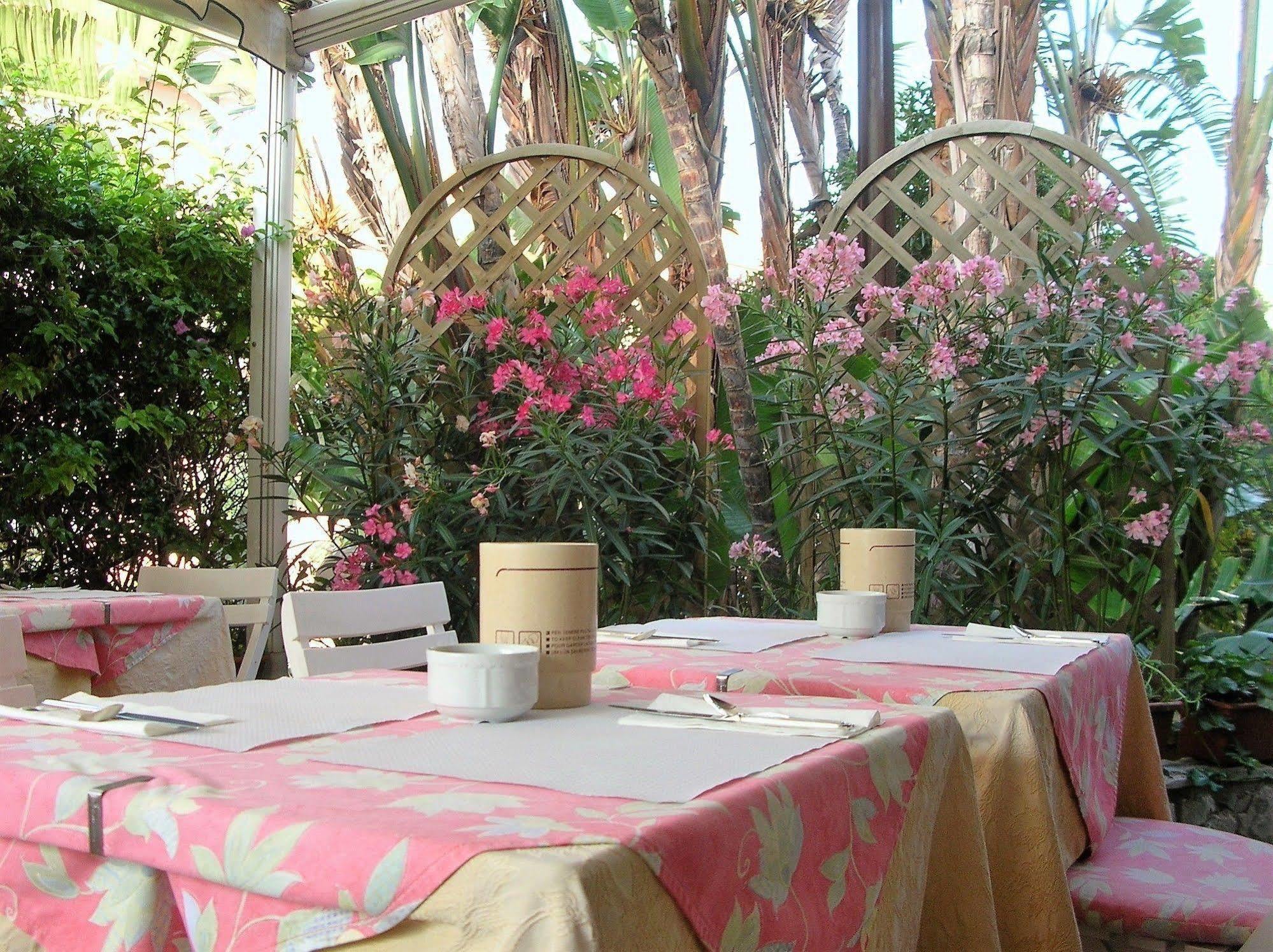 Hotel Della Punta Bordighera Bagian luar foto
